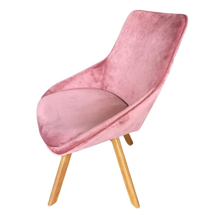 Rosa Samt Drehstuhl mit dunklen Holzbeinen, elegant präsentiert